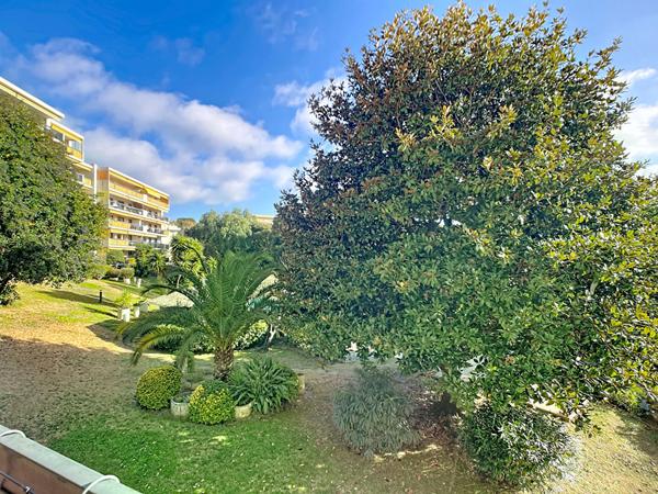 Bel appartement 3 chambres en résidence avec piscine, sans travaux-Antibes-le Puy