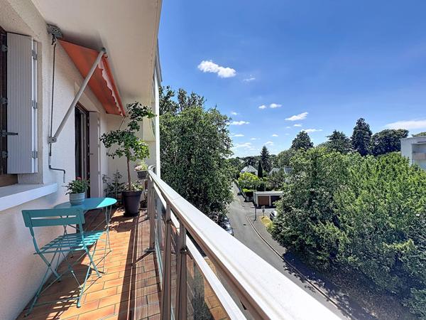 ST-CYR-SUR-LOIRE - QUARTIER DE LA MÉSANGERIE - T4 avec 2 chambres -  STATIONNEMENT - BALCON - CAVE