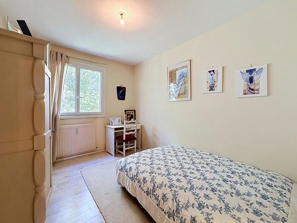 ST-CYR-SUR-LOIRE - QUARTIER DE LA MÉSANGERIE - T4 avec 2 chambres -  STATIONNEMENT - BALCON - CAVE
