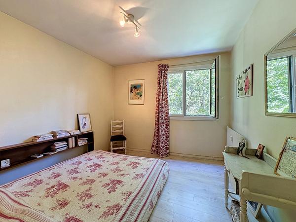 ST-CYR-SUR-LOIRE - QUARTIER DE LA MÉSANGERIE - T4 avec 2 chambres -  STATIONNEMENT - BALCON - CAVE