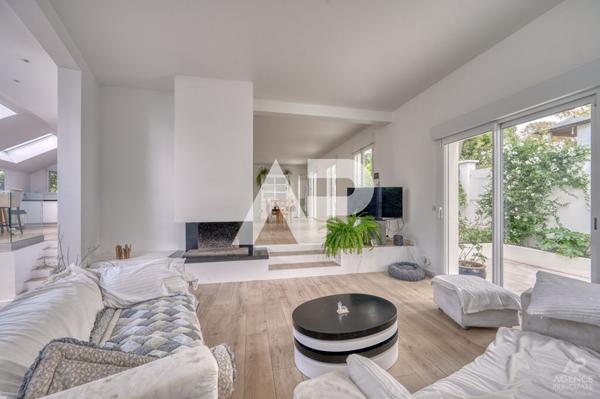 Maison Rueil Malmaison 8 pièce(s) 337 m2 €1 400 000 ** - Référence 19475