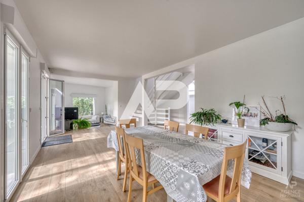 Maison Rueil Malmaison 8 pièce(s) 337 m2 €1 400 000 ** - Référence 19475