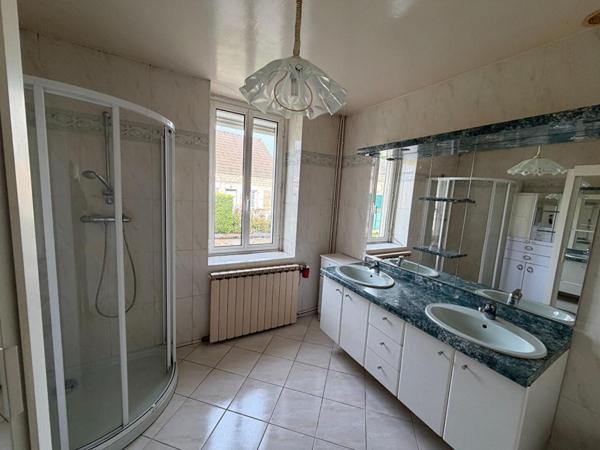 Jolie maison ancienne à rénover à Pougues Les Eaux