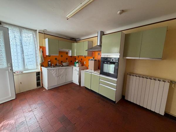 Jolie maison ancienne à rénover à Pougues Les Eaux