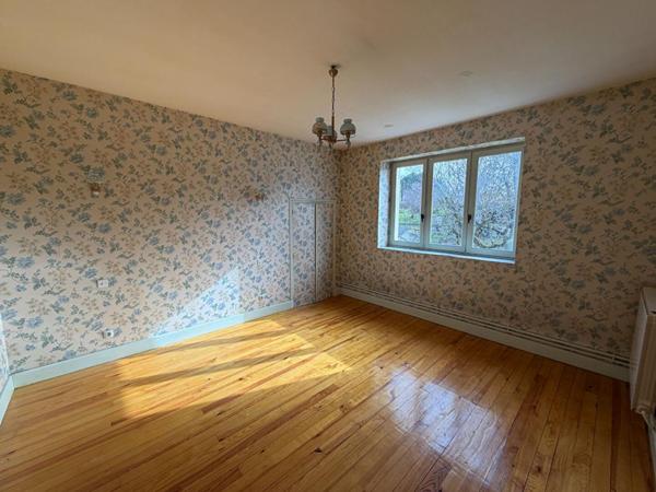 Jolie maison ancienne à rénover à Pougues Les Eaux