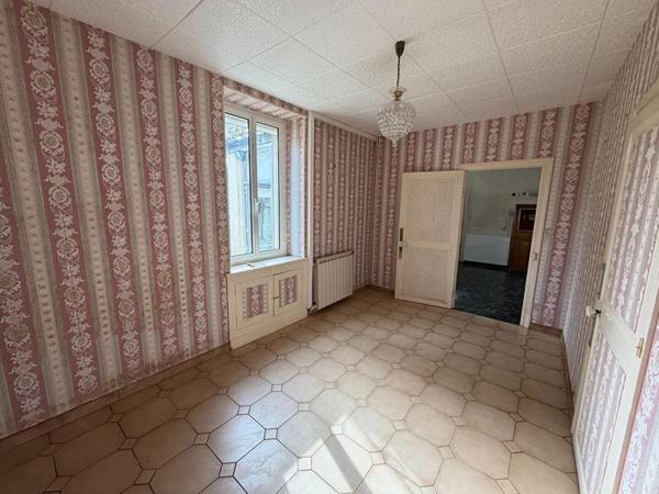 Jolie maison ancienne à rénover à Pougues Les Eaux