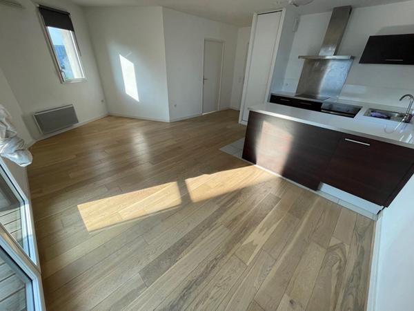 A LOUER : T2 à LILLE • Rue Frédéric Combemale - CHU EURASANTÉ • 805 € CC • Réf. 001-00209-001