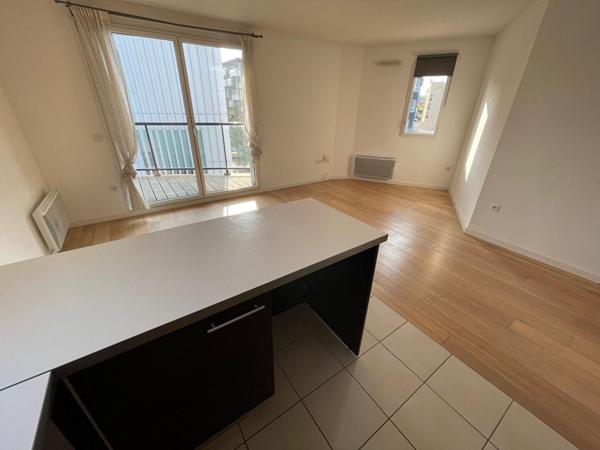 A LOUER : T2 à LILLE • Rue Frédéric Combemale - CHU EURASANTÉ • 805 € CC • Réf. 001-00209-001