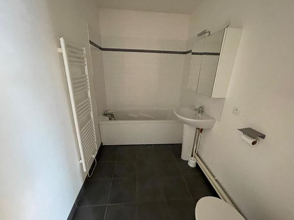 A LOUER : T2 à LILLE • Rue Frédéric Combemale - CHU EURASANTÉ • 805 € CC • Réf. 001-00209-001