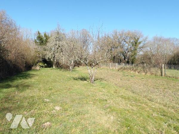 BORD-SAINT-GEORGES (23) CREUSE, A vendre plein c?ur du village une maison en pierres, élevée pa...
