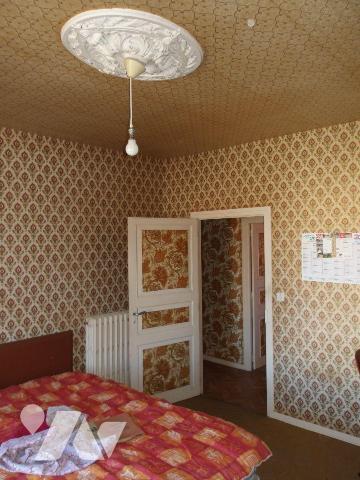 BORD-SAINT-GEORGES (23) CREUSE, A vendre plein c?ur du village une maison en pierres, élevée pa...