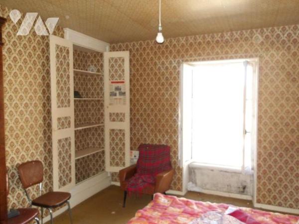 BORD-SAINT-GEORGES (23) CREUSE, A vendre plein c?ur du village une maison en pierres, élevée pa...