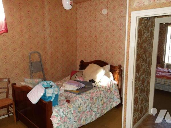 BORD-SAINT-GEORGES (23) CREUSE, A vendre plein c?ur du village une maison en pierres, élevée pa...