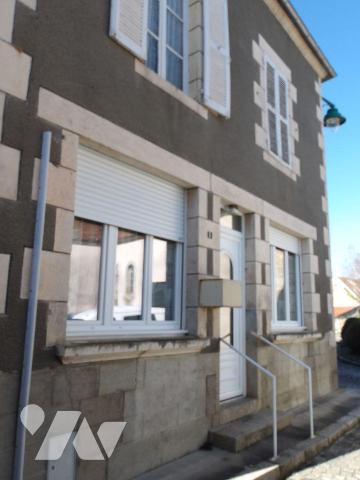 BORD-SAINT-GEORGES (23) CREUSE, A vendre plein c?ur du village une maison en pierres, élevée pa...