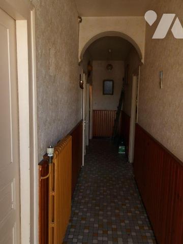 BORD-SAINT-GEORGES (23) CREUSE, A vendre plein c?ur du village une maison en pierres, élevée pa...