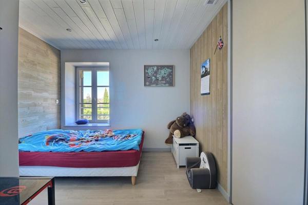 Vaste maison rénovée à proximité des écoles et commerces