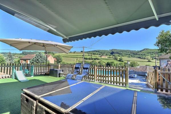 Vaste maison rénovée à proximité des écoles et commerces