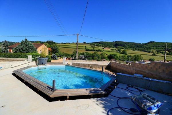 Vaste maison rénovée à proximité des écoles et commerces