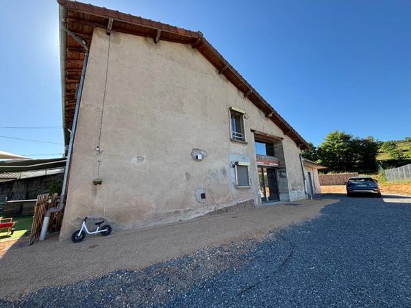 Vaste maison rénovée à proximité des écoles et commerces