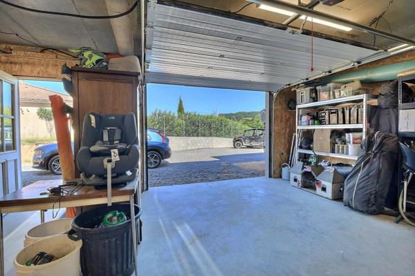 Vaste maison rénovée à proximité des écoles et commerces