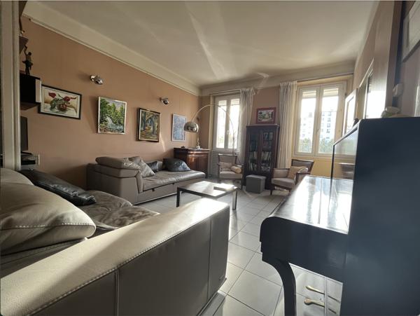 Marseille (13004) Maison de ville terrasse. RARE !