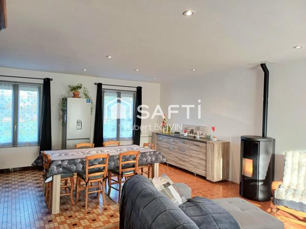 Pavillon de 84m² habitables sur sous-sol intégral, treès bien situé, au calme d'une impasse résidentielle de Saint Aubin du Cormier...