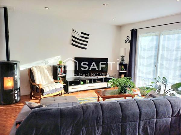 Pavillon de 84m² habitables sur sous-sol intégral, treès bien situé, au calme d'une impasse résidentielle de Saint Aubin du Cormier...