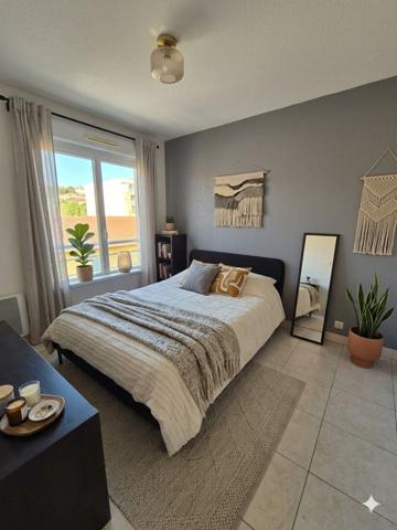 Appartement SEMI-MEUBLÉ - 3 pièces - 66m²