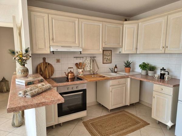 Appartement SEMI-MEUBLÉ - 3 pièces - 66m²