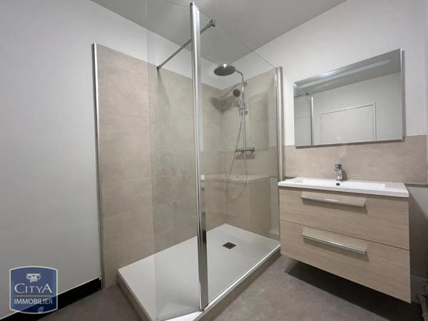 Appartement à louer 3 pièces 75.96m²