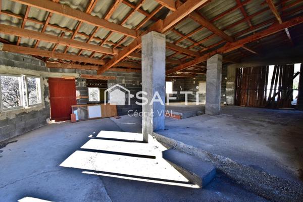 Grange /Batiment + Terrain constructible 1260m2
