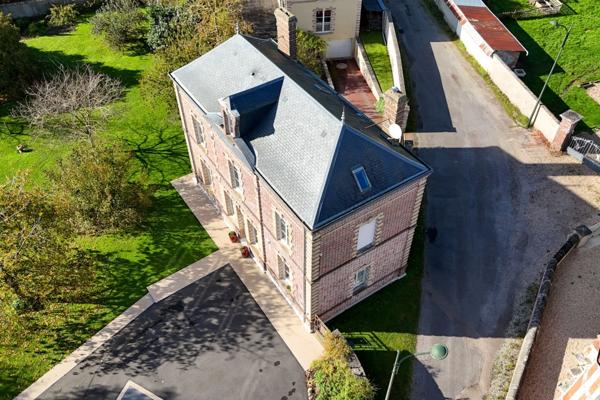 Magnifique propriété comprenant une Maison de maître et une maison d’amis sur 288 m2 en plein coeur de la Normandie et à 50 minutes des plages !