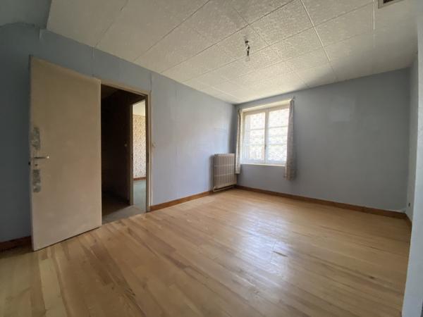 Morigny-Champigny (91150) Nouveauté centre ville Morigny champigny maison ancienne à renover avec grange et terrain de 1260 m2