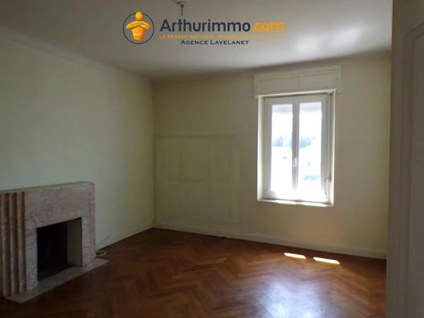Vente                                                      Immeuble
                        
                     13 pièces                      300 m2                     à Lavelanet