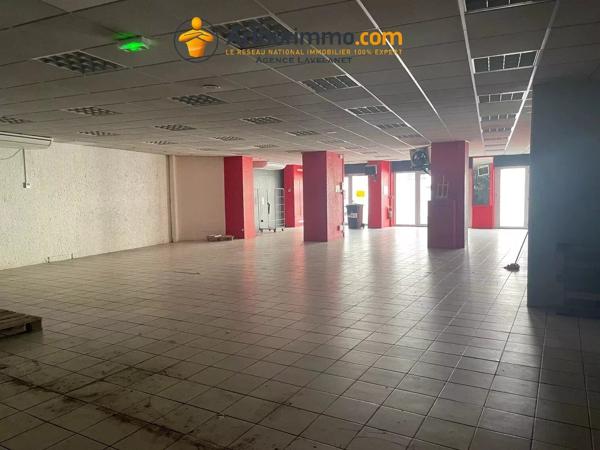 Vente                                                      Immeuble
                        
                     13 pièces                      300 m2                     à Lavelanet