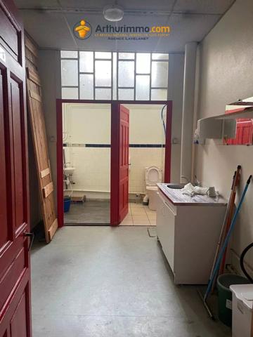 Vente                                                      Immeuble
                        
                     13 pièces                      300 m2                     à Lavelanet