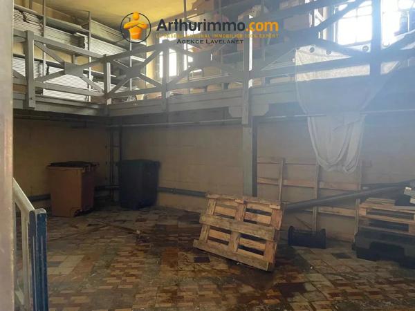Vente                                                      Immeuble
                        
                     13 pièces                      300 m2                     à Lavelanet
