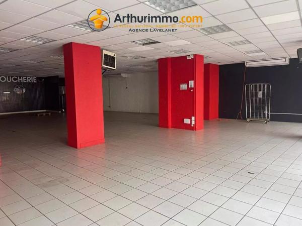 Vente                                                      Immeuble
                        
                     13 pièces                      300 m2                     à Lavelanet