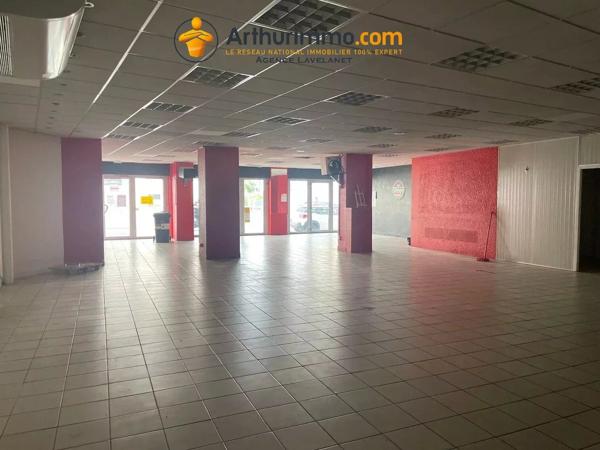 Vente                                                      Immeuble
                        
                     13 pièces                      300 m2                     à Lavelanet