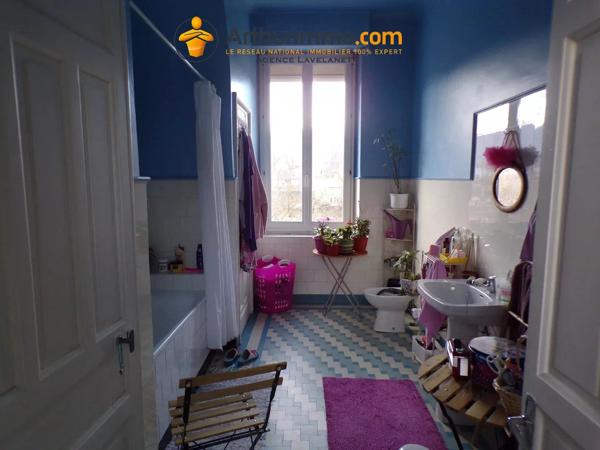 Vente                                                      Immeuble
                        
                     13 pièces                      300 m2                     à Lavelanet