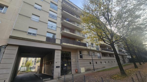 Saint-Étienne (42100) Bel appartement T3 dans copropriété de qualité au cœur du quartier Tréfilerie avec grand balcon et garage
