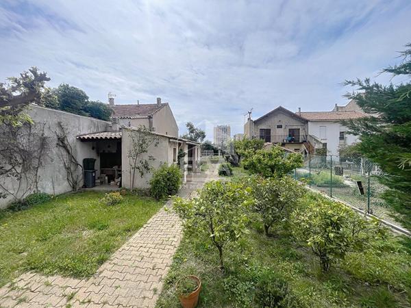 A VENDRE MARSEILLE 13014 BON SECOURS MAISON T5 TERRAIN GARAGE PISCINE DEPENDANCE STUDIO