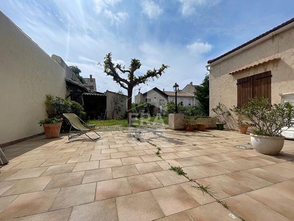 A VENDRE MARSEILLE 13014 BON SECOURS MAISON T5 TERRAIN GARAGE PISCINE DEPENDANCE STUDIO