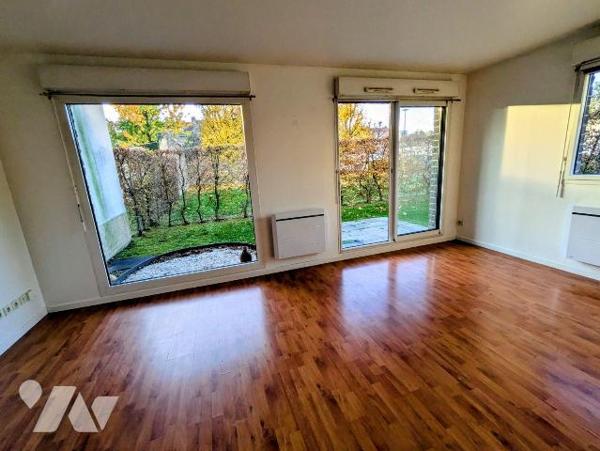 Vieux Mons, un air de campagne dans cette résidence de standing,  un appartement en rez-de-chau...