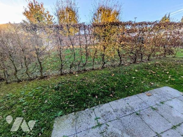 Vieux Mons, un air de campagne dans cette résidence de standing,  un appartement en rez-de-chau...