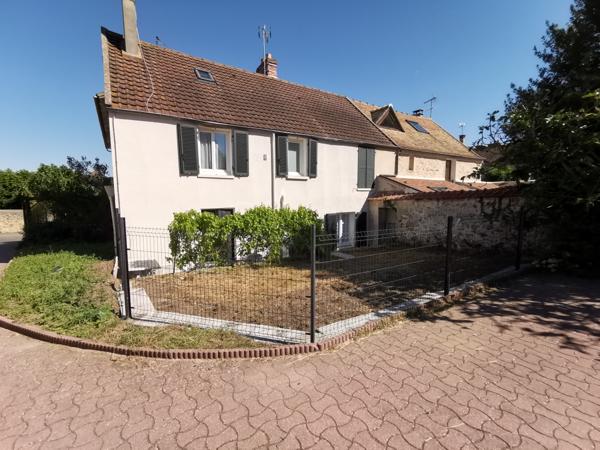 À LOUER - STUDIO MEUBLÉ - MENNECY