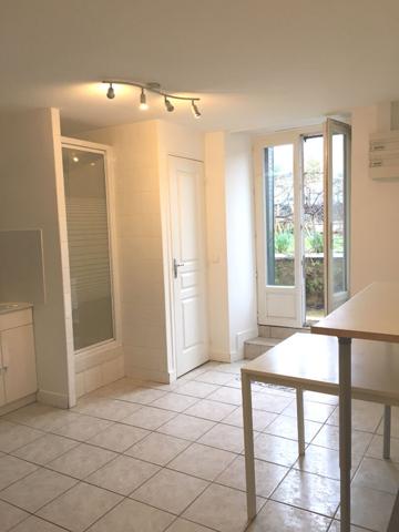 À LOUER - STUDIO MEUBLÉ - MENNECY