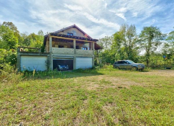 Maison à vendre    7 pièces • 215 m2 Neuville-sur-Saône