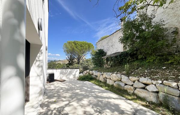Vaison-la-Romaine (84110) Appartement 2 pièces entièrement rénové avec terrasse de 28 m2