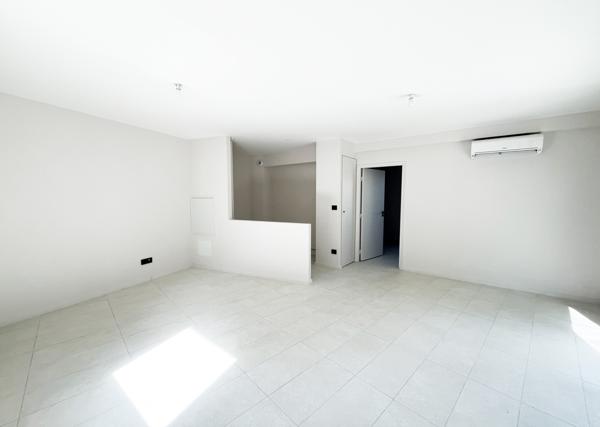 Vaison-la-Romaine (84110) Appartement 2 pièces entièrement rénové avec terrasse de 28 m2